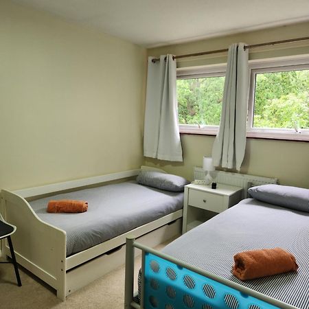 Twin Room In Crawley,Gatwick,West Sussex Ifield Exteriör bild