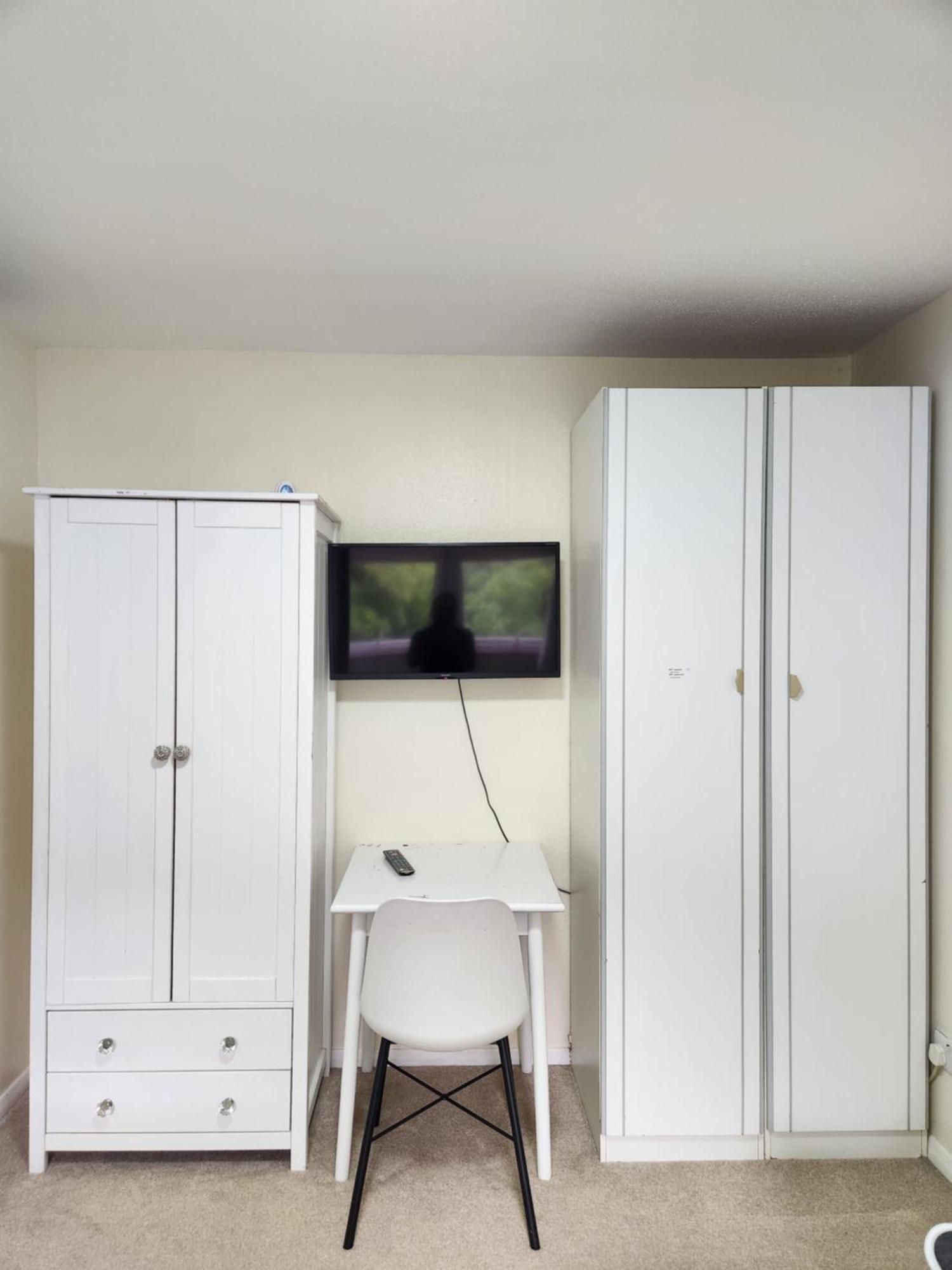 Twin Room In Crawley,Gatwick,West Sussex Ifield Exteriör bild