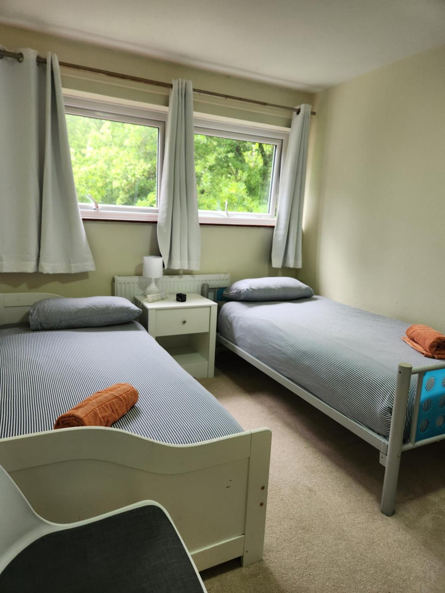 Twin Room In Crawley,Gatwick,West Sussex Ifield Exteriör bild